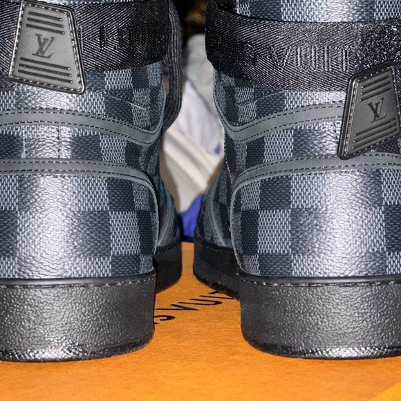 The Rivoli sneaker boot is a sleek hi-top in LV iconic Damier Graphite canvas. - Picture 6 of 8